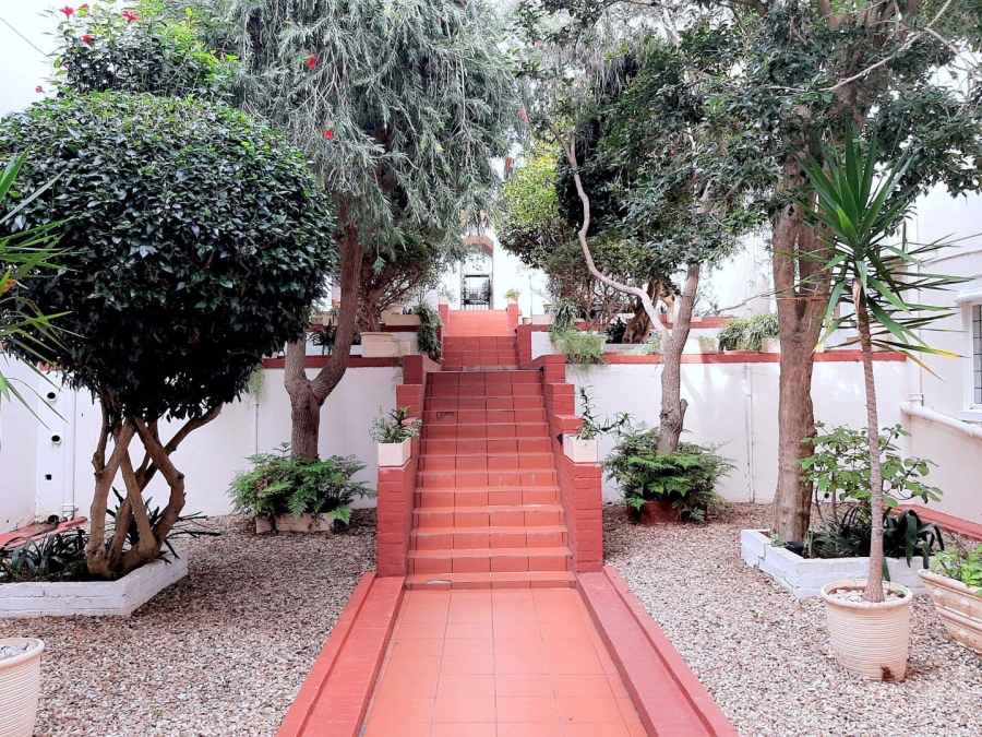 2 Bedroom Property for Sale in Sea Point Western Cape